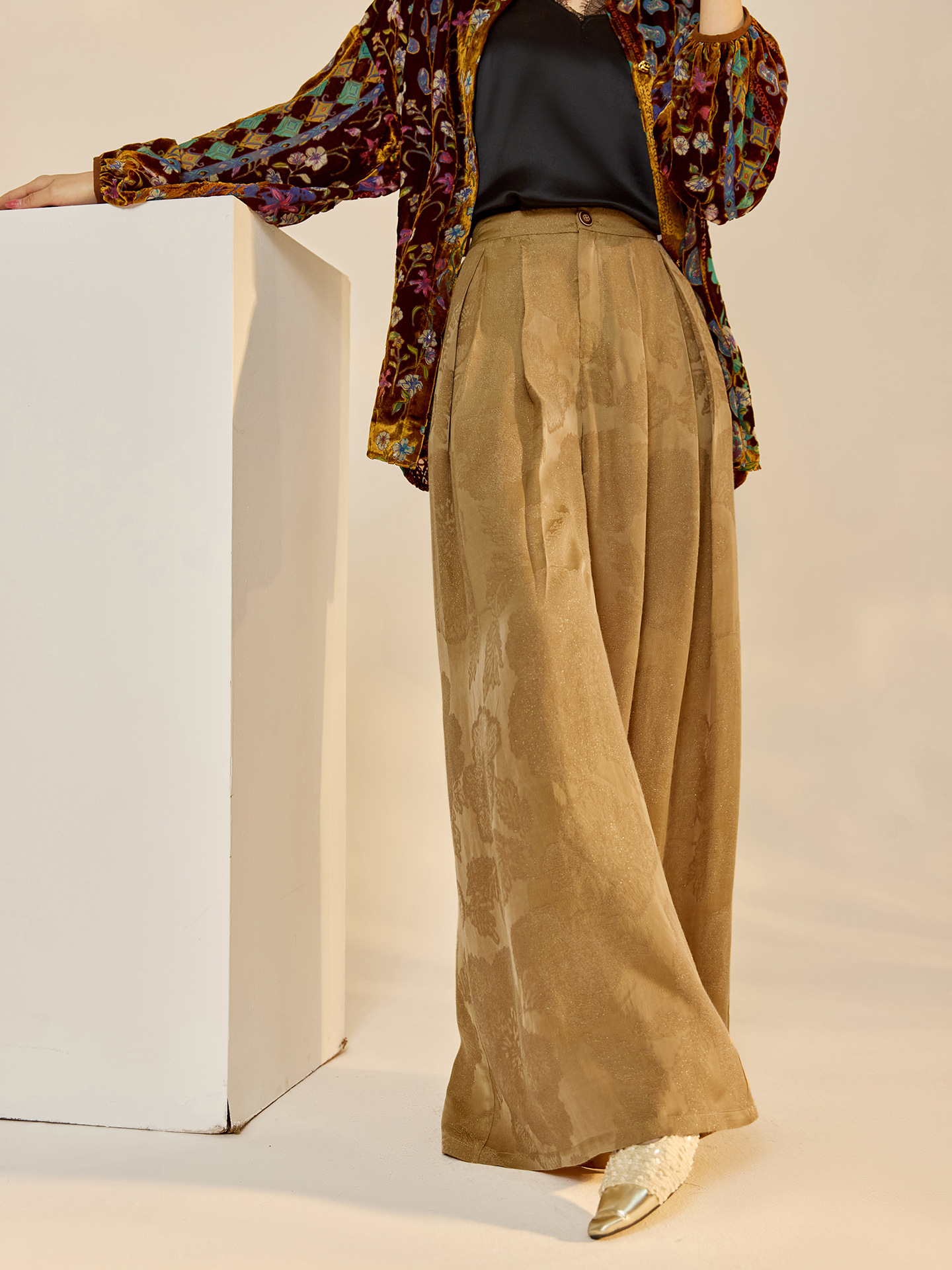 Quần ống rộng nữ phong cách Trung Hoa mới, chất rayon dệt vàng satin rủ — đen, Màu trắng nhạt, màu vàng