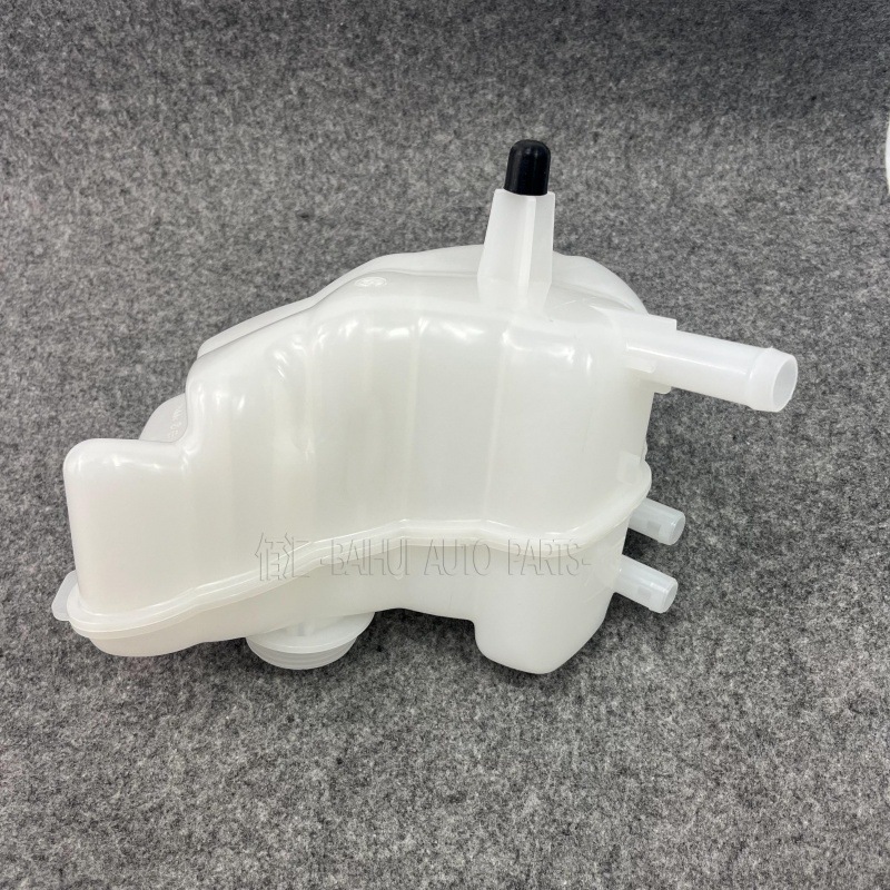 Dg9Z8A080A Is Suitable for Ford Mondeo and Mazda 3 Water Tank Auxiliary Water Bottle Reservoir Tank Dg938A080Ad