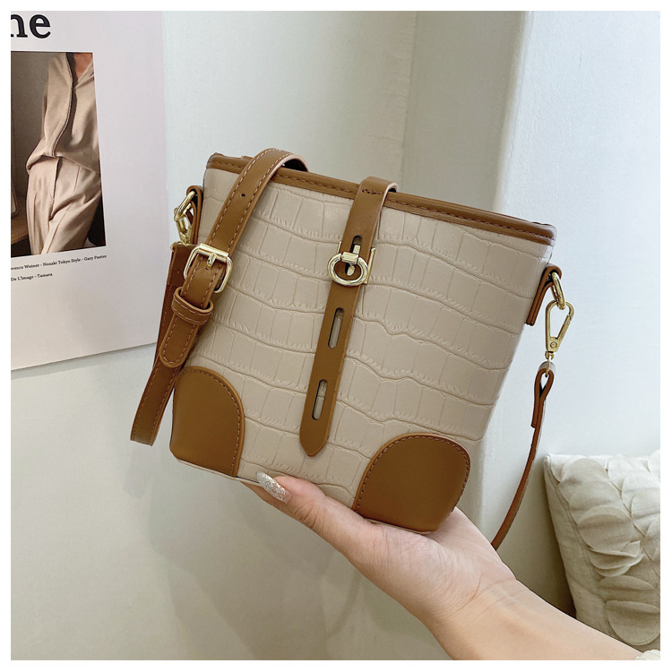 Nihaojewelry Fashion Texture Crocodile Pattern One-shoulder Messenger Bucket Bag Wholesale display picture 40