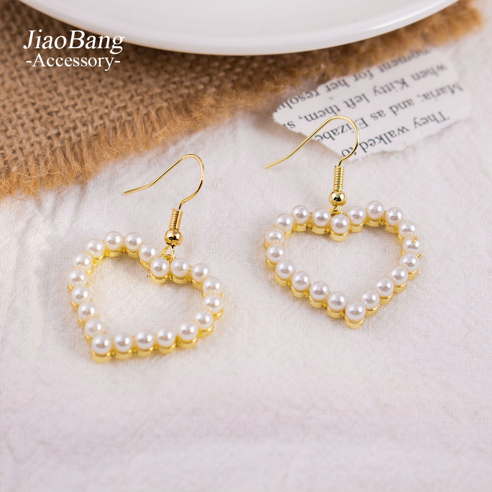 Pendientes de perla de amor hueco de temperamento coreano, pendientes de fragancia pequeña de moda elegante, diseño de nicho, pendientes de sentido avanzado