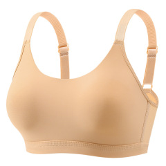大きい胸は小さい下着の女性が集まって調整型の上で胸を持ち上げて副乳を収めて垂れ下がることを防ぎます。