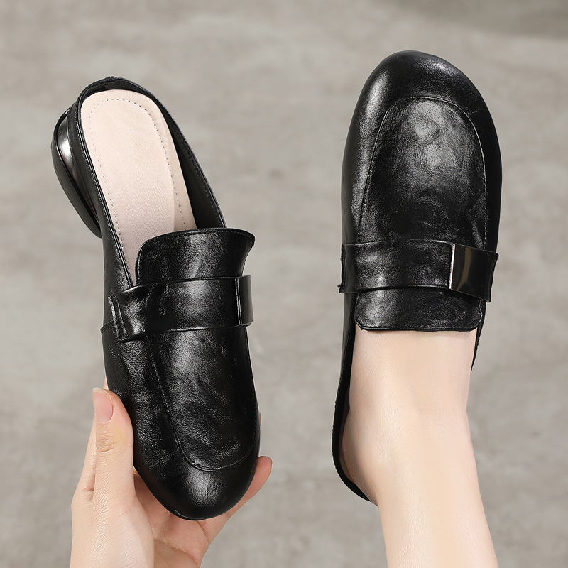 Comfortable leather mule for leisure