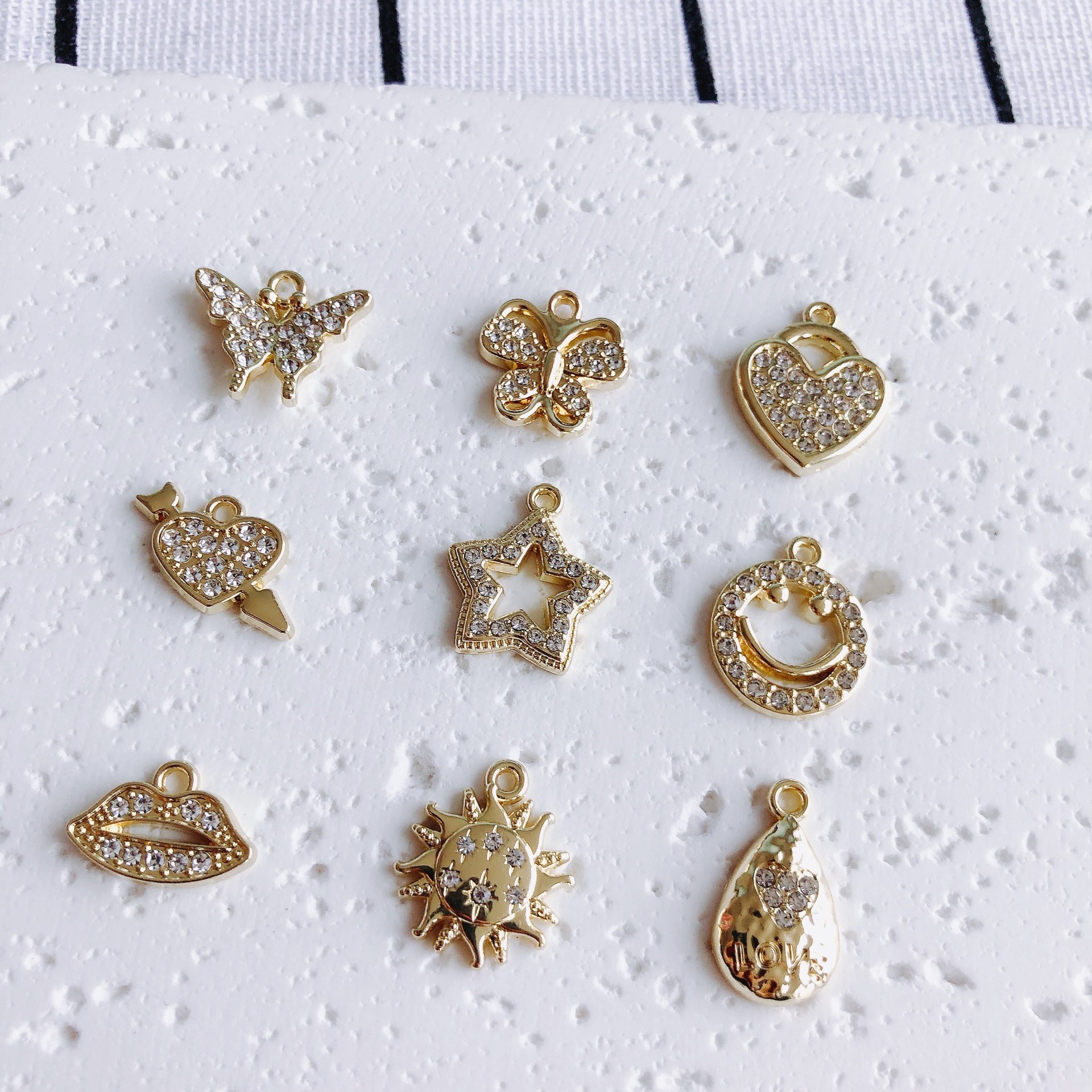 16g Weight Pendant Jewelry Making Type 14 * 12mm Jewelry Making Size Zircon Inlay Material DIY Jewelry Accessories Classification 10 PCS/Package Quantity Alloy Material Butterfly, Lock, Airplane Pattern All Seasons Season Inlay Design IG Style Style 10 PCS/Package 14 * 12mm Alloy Zircon Butterfly Lock Airplane Pendant 2