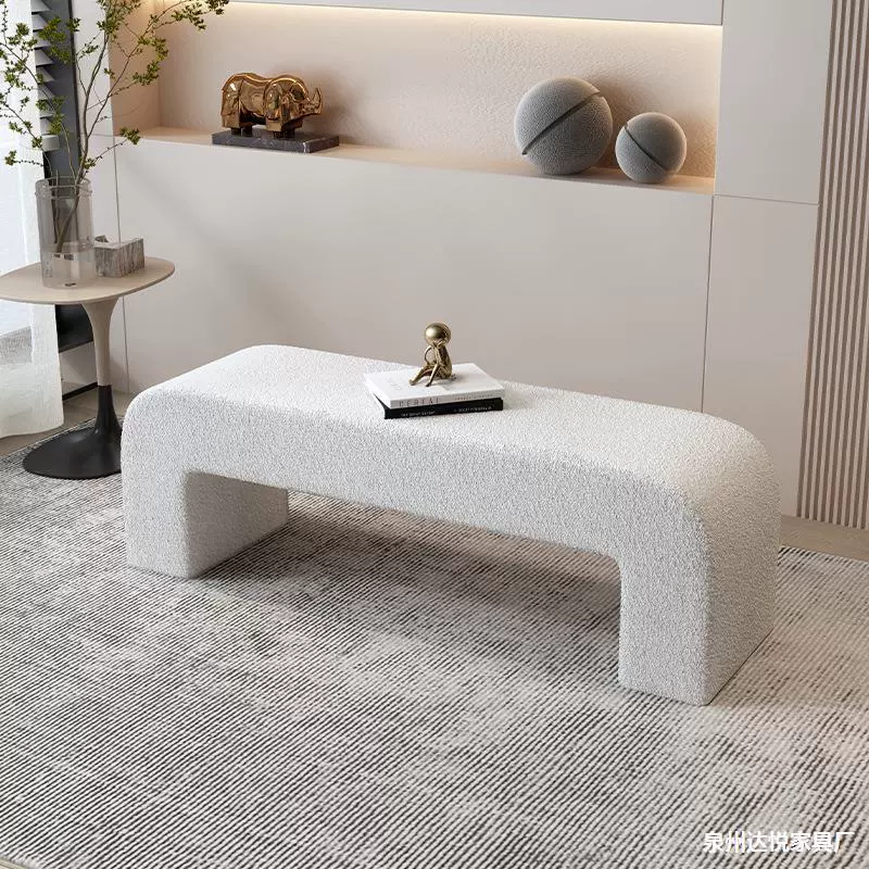 Простой баранины табурет для домашней обуви