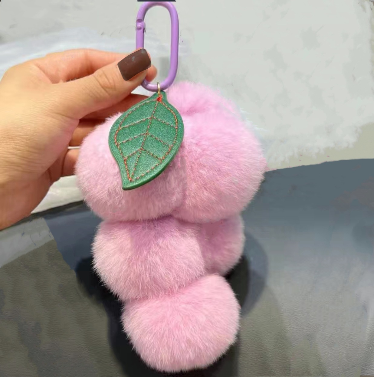 Super auténtico color fresa ~ real Rex conejo piel uva llavero coche colgante ins lindo bola de peluche bolsa adornos