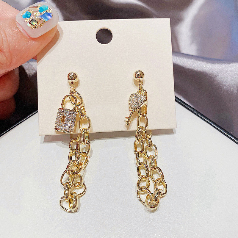 Fashion Asymmetric Key Metal Chain Tassel Copper Earrings display picture 1