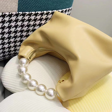 2022春季獨特小眾款包包時尚珍珠晚宴包枕頭包女真皮手提包斜挎包