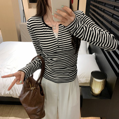 韩版chic别致纽扣条纹长袖T恤女秋季2025新款修身显瘦打底衫上衣