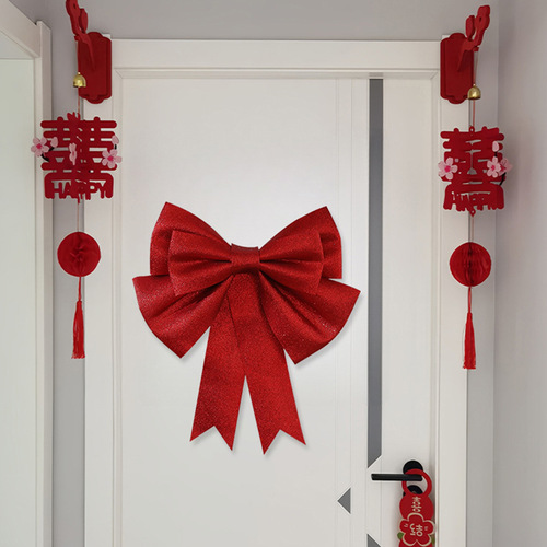 Wedding decoration, pasting auspicious characters on the door of the bride's bedroom, decorating the groom's room with flower garlands and hanging ornaments, wedding festive door stickers