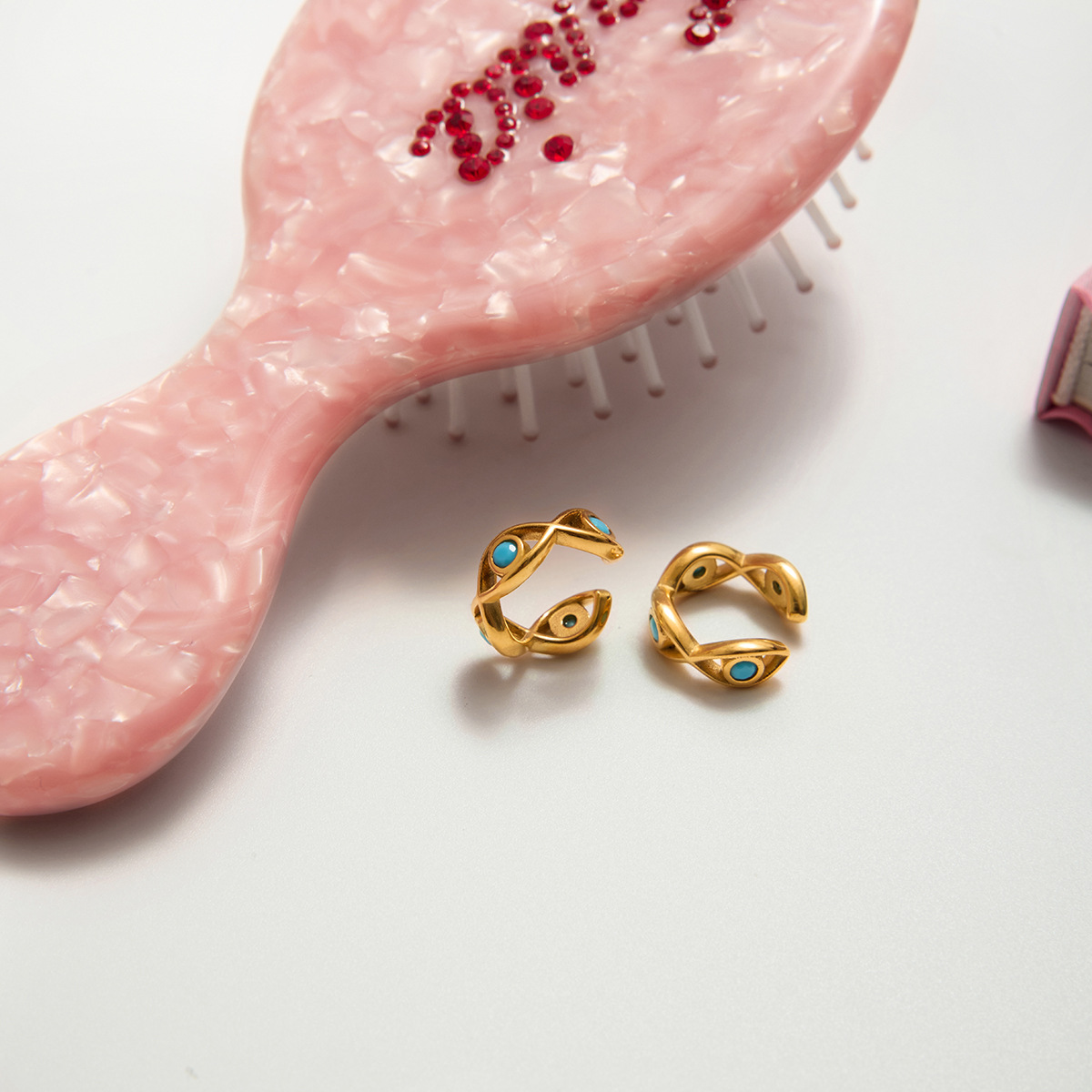 Wanxing azul turquesa diablo ojo orejas clips para mujeres retro europeo y americano sin agujeros de diseño de orejas orejas orejas de acero de titanio de oro 18K