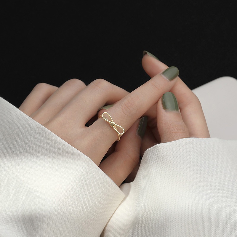 One size design adjustable ring with bow