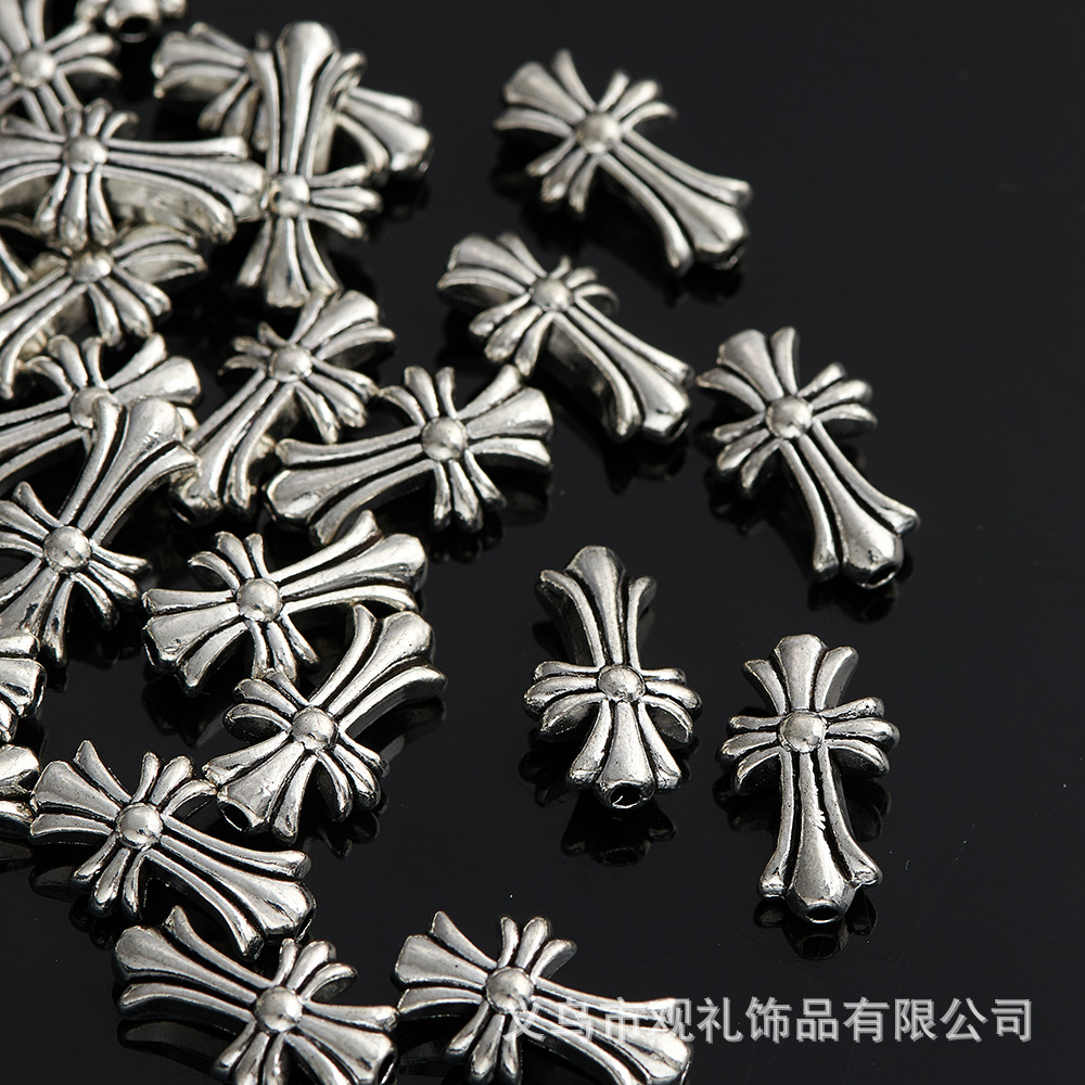 Retro clásico Croce Heart Cross agujero recto plata antigua plata tibetana plata brillante aleación de material diy accesorios espaciador de perlas