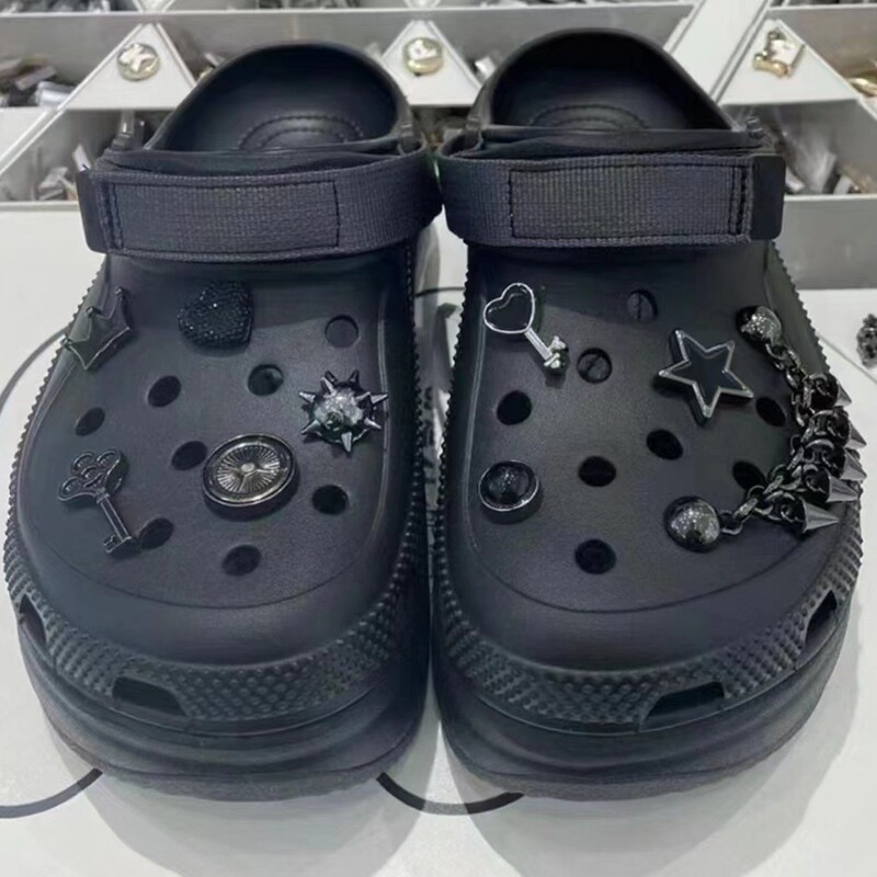 2024 new shopping mall same style hole shoes accessories black texture metal rhinestone shoes decorative Shining Star shoes flower buckle