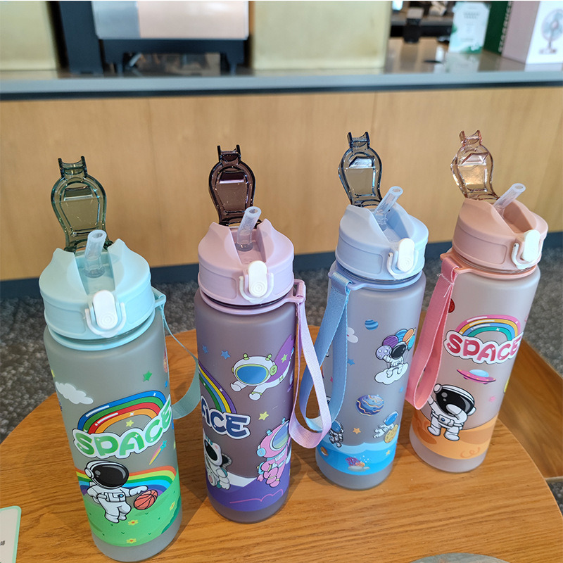 Summer Cartoon Astronaut Frosted Water Cup Pop-Up Lid Straw Cup Portable Rope Pc Plastic Cup Astronaut Water Bottle