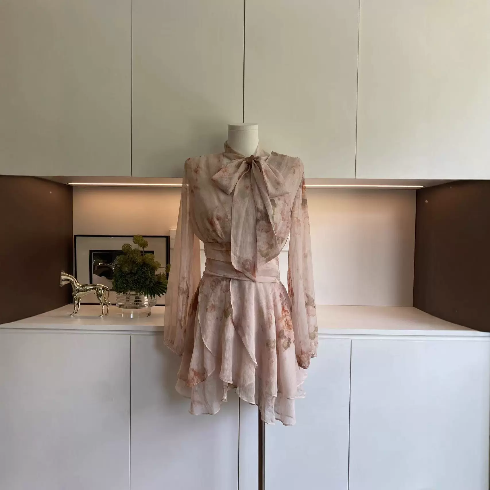 寺迈晚秋花房"法式碎花v领长袖连衣裙女夏温柔风收腰连衣裙2025秋