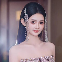 新しい中国式の精巧なダイヤモンドの銀色の新婦の頭飾りの復古の宮廷の辺は高級感のフリンジヘアを挟んでドレスの髪飾りを挟みます。