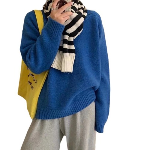 Stylish women's oversized cozy winter round neck simple solid color Korean style knit top for a loose and slimming fit