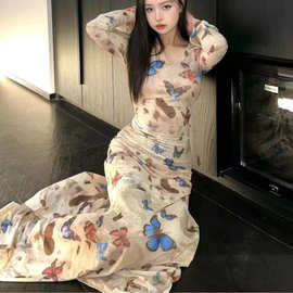 2025年辣妹复古蝴蝶印花长袖连衣裙女抽褶收腰性感修身包臀长裙