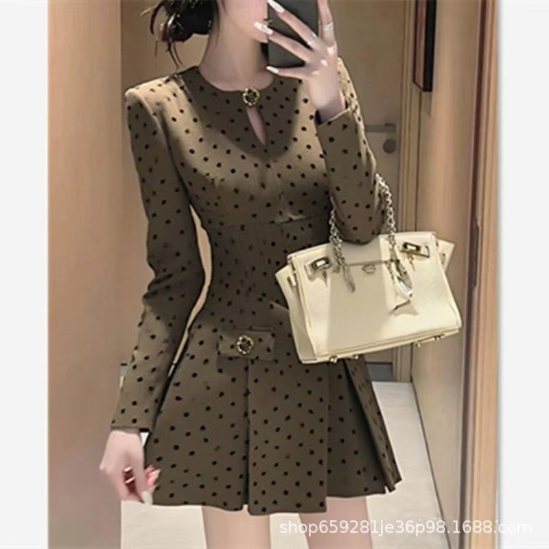 Maillard Brown Polka Dot Suit Dress for Women 2025 New Popular Early Autumn Mature Style Waist-Cinching Straight-Shoulder Short Dress