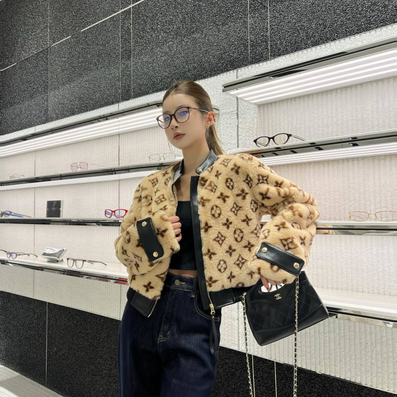 25 New Autumn and Winter Retro Vintage Full-Print Furry Patchwork Leather Warm Fashion Jacket Teddy Lamb Wool Jacket 25 New Autumn and Winter Retro Vintage Full-Print Furry Patchwork Leather Warm Fashion Jacket Teddy Lamb Wool Jacket