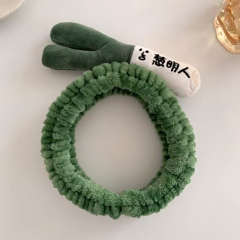 Otoño y invierno dibujos animados peluche lavar la cara cinturón de cabello máscara de mujer lavar la cara cinturón de cabello impermeable estereoscópico impermeable adornamientos de cabello al por mayor