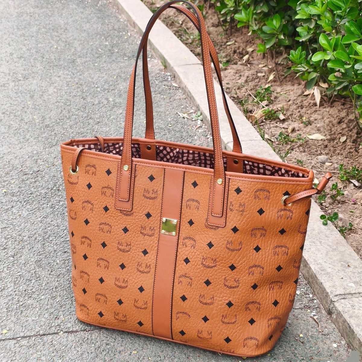 Classic Mc New Large Capacity Drawstring Tote Bag, Versatile Fashion Shopping Bag for Commuting