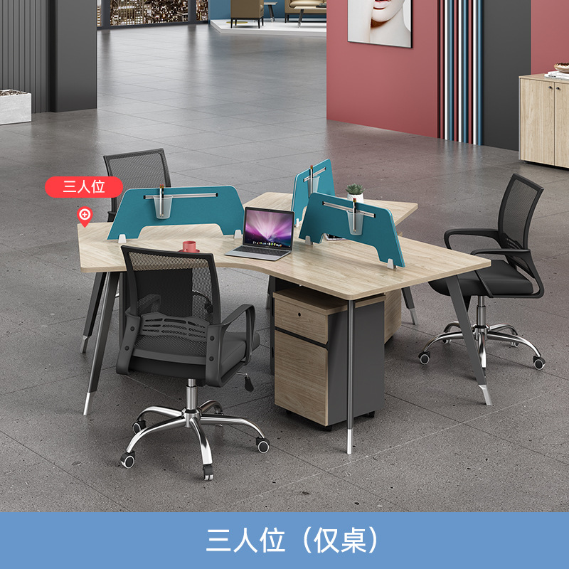 Escritorio triangular moderno y minimalista para oficina, personalizable para 6 u 8 personas, con divisor de espacio para el personal y juego de sillas para computadora.