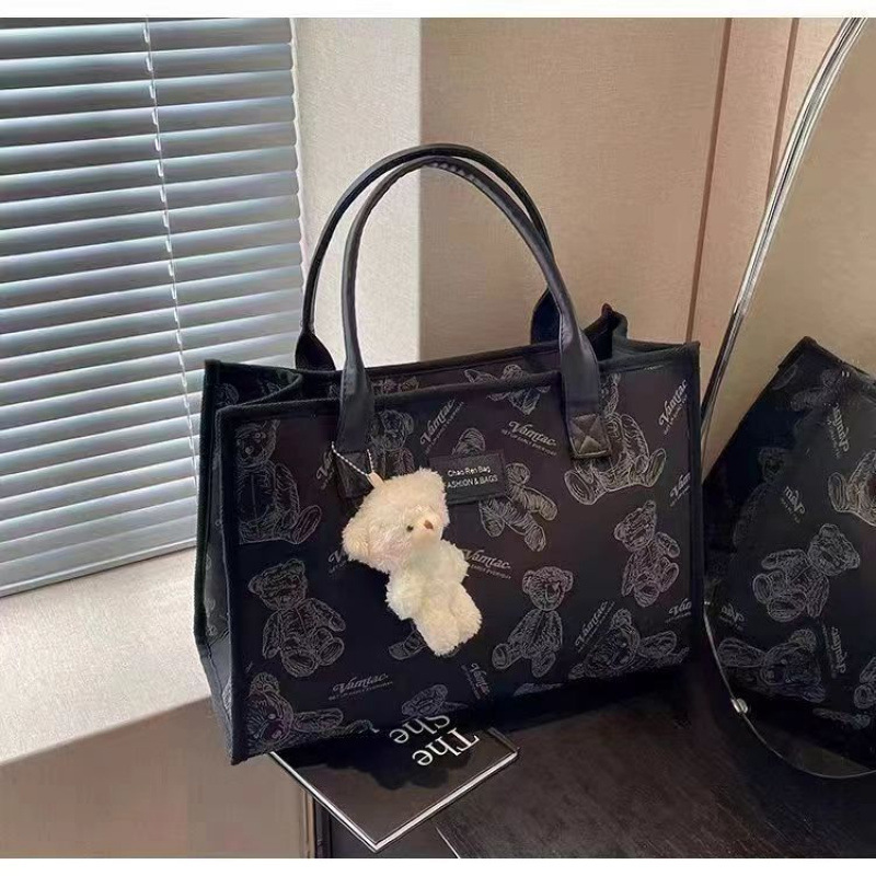 Capacious shoulder bag