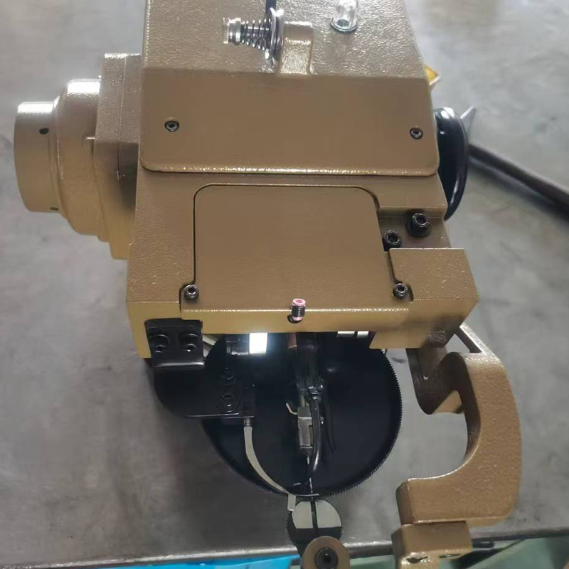 Fábrica de juguetes de peluche personalizados muñeca de tela muñeca máquina de coser sofá almohada esponja máquina de sellado