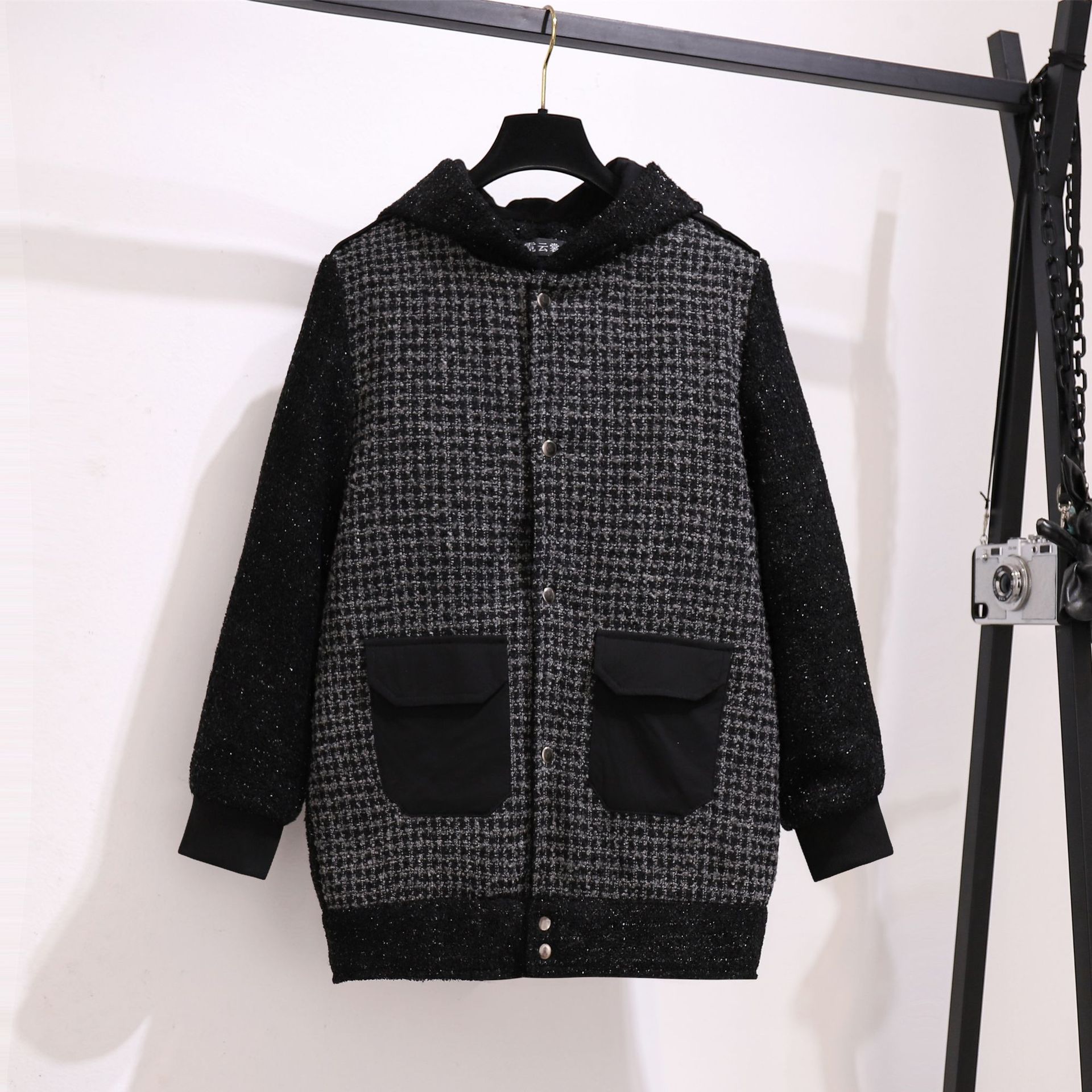 작은 격자 무늬 대비