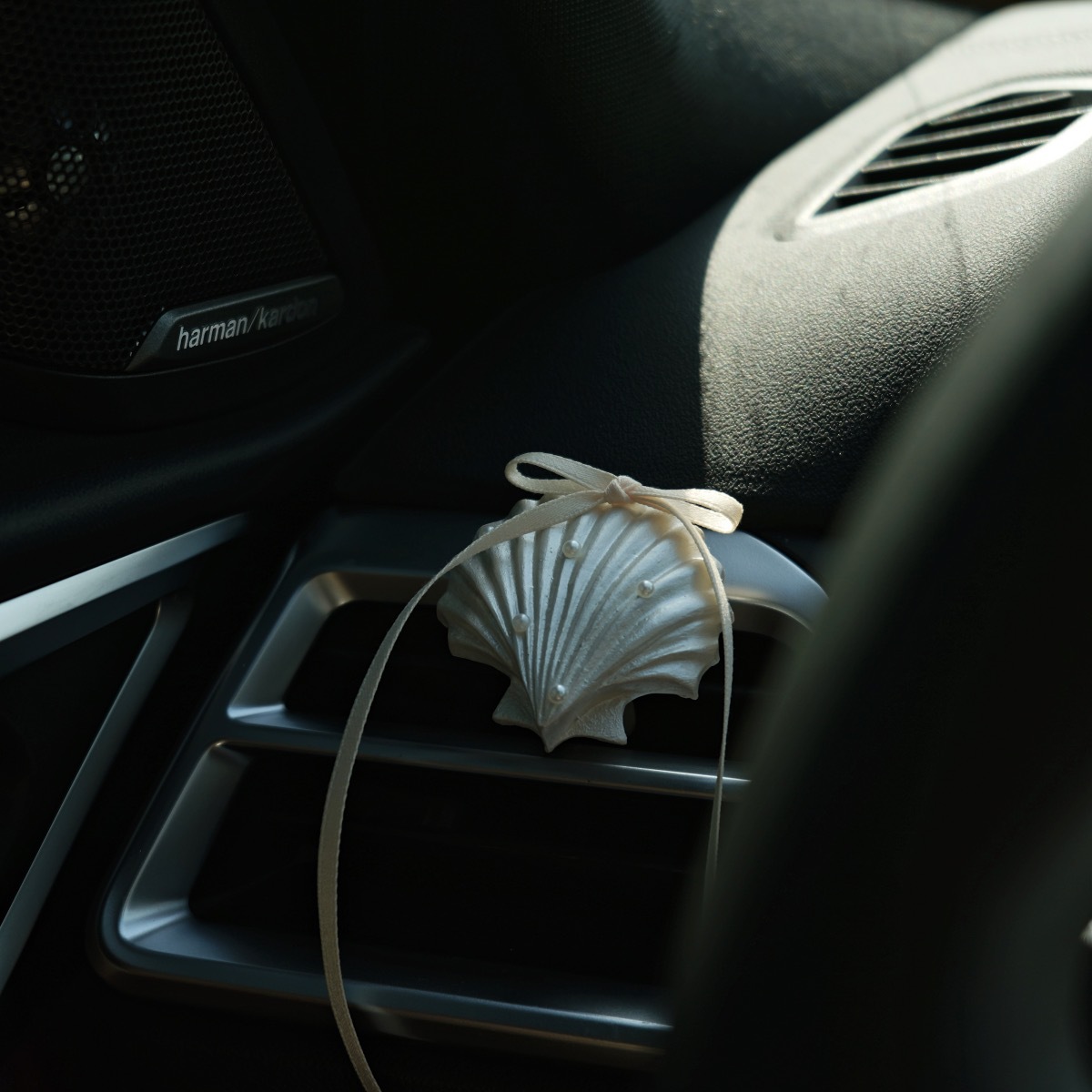 Original Handmade High-End Pearlescent Shell Car Air Outlet Perfume Car Aromatherapy Car Decoration Fragrance Cross-Border