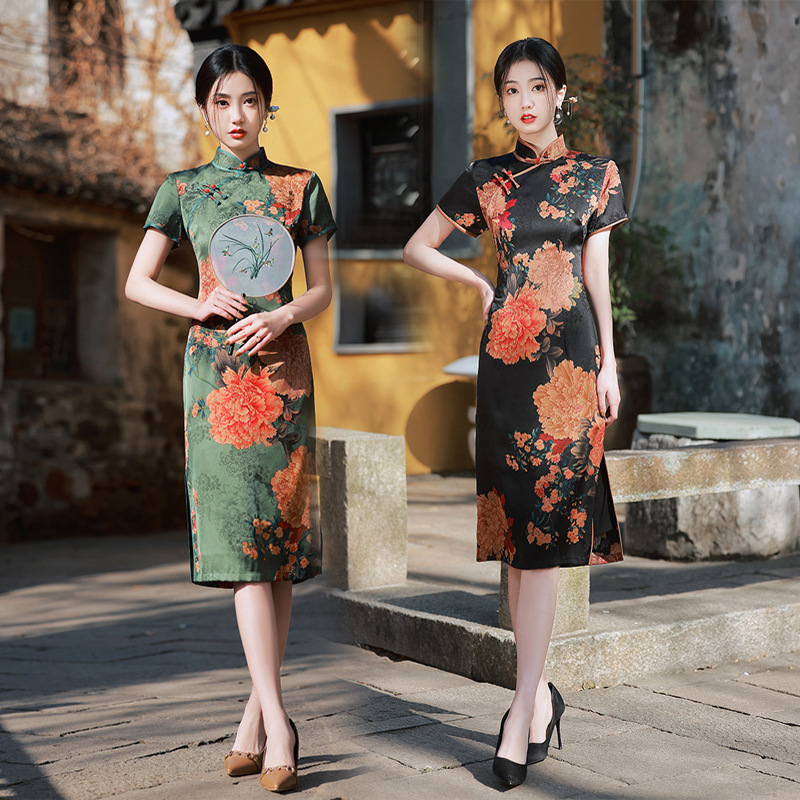Oriental retro Chinese dress Qipao dress Cheongsam for girls  imitation silk cheongsam Chinese cheongsam female long printing cultivate one&apos;s morality in the wind