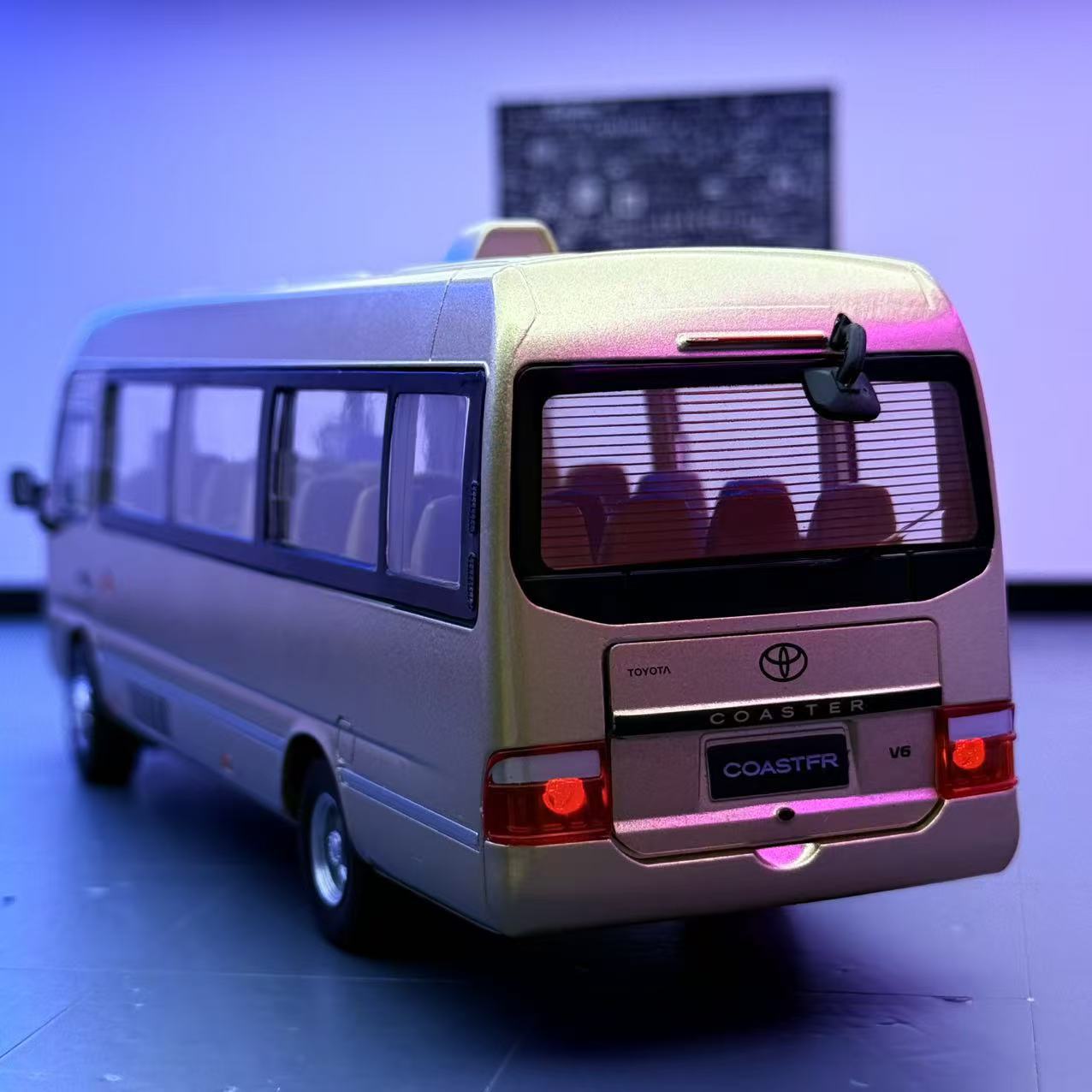 Nuevo modelo de coche Haodi 1:24 Coaster bus aleación modelo de coche decoración juguetes venta al por mayor transfronteriza de una pieza