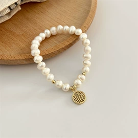 项链;耳环;耳钉