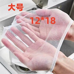 台所の水槽のゴム口の使い捨てフィルター袋の残渣が残っています。