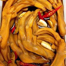 D广西泡椒鸭掌酸辣鸭爪香辣鸭脚零食即食办公室小吃休闲卤味食品
