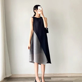 连衣裙;女式T恤;时尚休闲套装