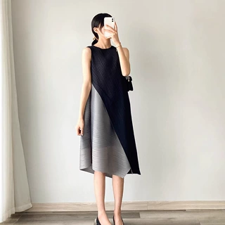 三宅热卖连衣裙高级感轻奢有质感时髦撞色宽松大码褶皱a字裙子潮
