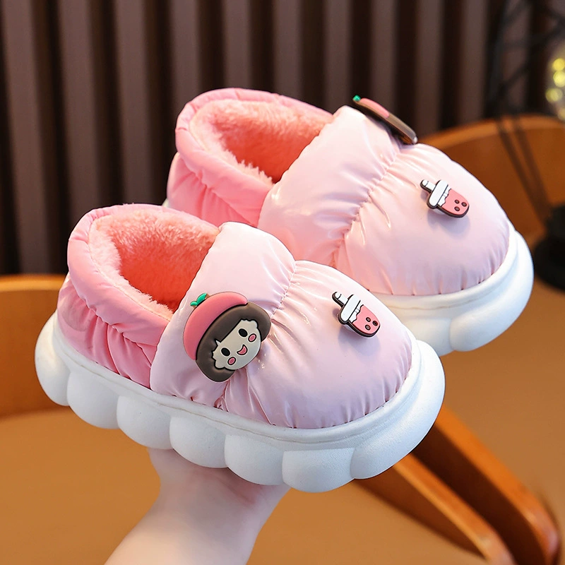 Детские хлопковые тапочки для девочек, зима 2025, новый стиль, для девочек и мальчиков, водонепроницаемые, зимние домашние пушистые тапочки