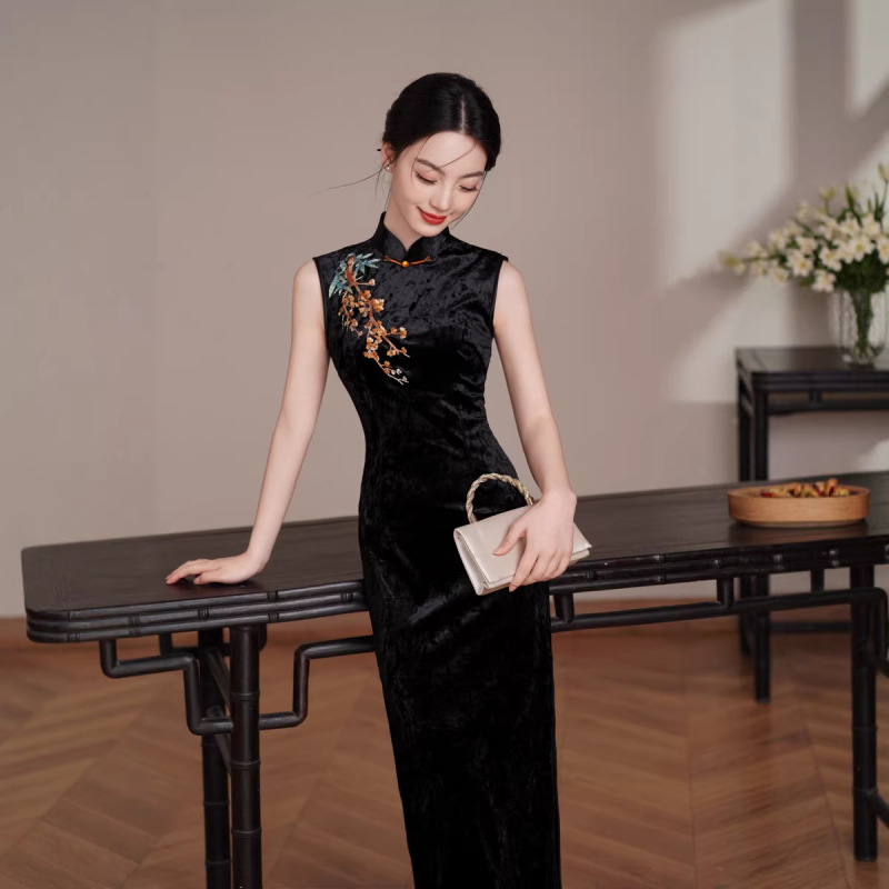 2026 Spring/Summer New Style Qipao, New Chinese Style, National Style, Velvet Embroidery, Long Elegant Sleeveless Dress, Shipped Directly from Suzhou Manufacturer 2026 Spring/Summer New Style Qipao, New Chinese Style, National Style, Velvet Embroidery, Long Elegant Sleeveless Dress, Shipped Directly from Suzhou Manufacturer