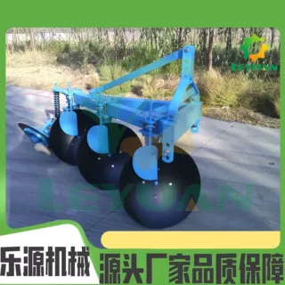 圆盘犁农用四轮拖拉机后置带适用复杂农田的耕地作业厂家低价出售
