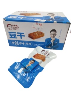 Country mouth dried tofu with strong enough flavor spicy spicy vigorous tofu super strong sauce spicy soy products snacks