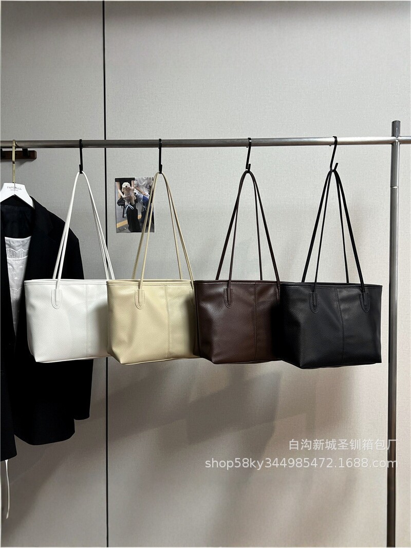 2026 nueva bolsa de gran capacidad de moda de mujer alta textura bolsa de hombro de viaje simple bolsa de mano universal image 5