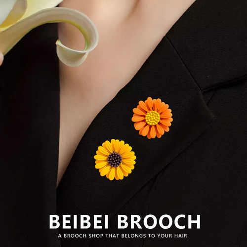 Daisy brooch, anti-exposure collar pin, suit cheongsam pin, ins fashion personalized flower badge decoration