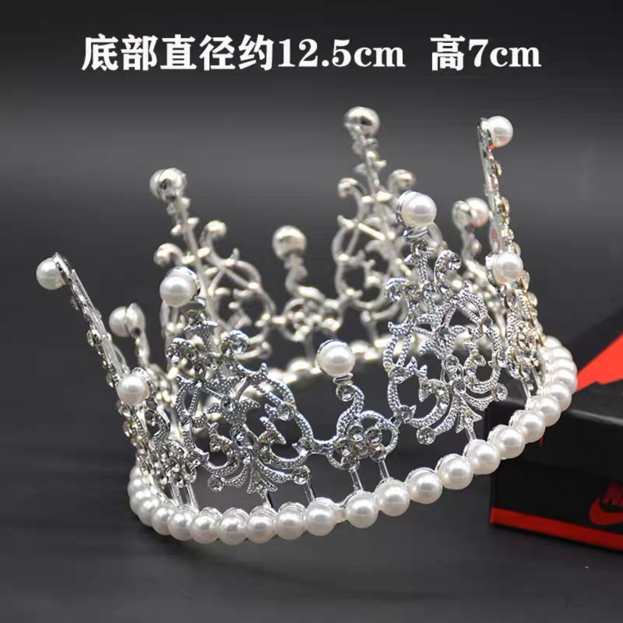 Ventas calientes de corona de cumpleaños de la reina torta decoración horneado adornos de perlas redondas flores de novia corona al por mayor