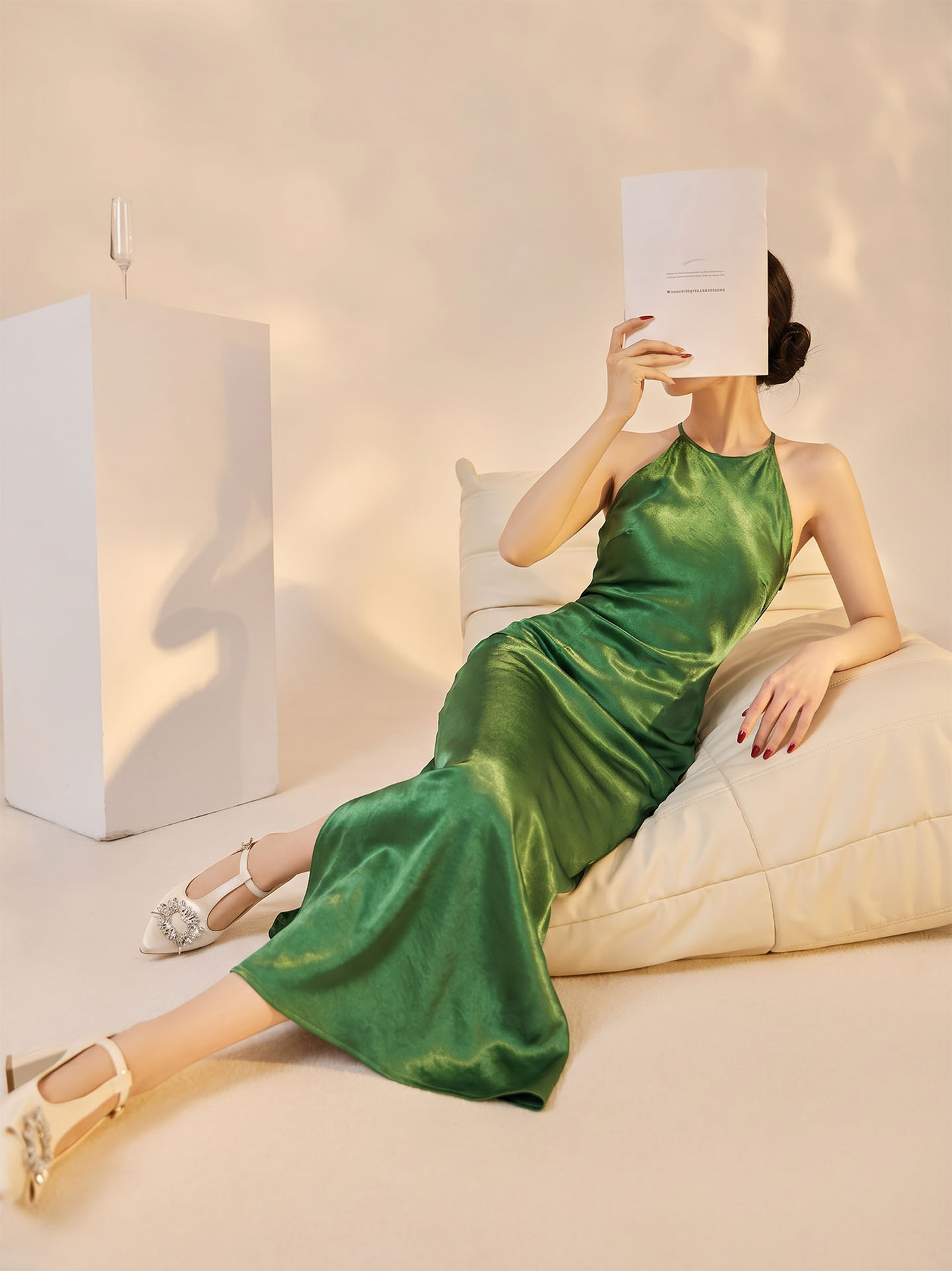 Đầm maxi thắt eo xếp ly cắt chéo — màu xanh đậm