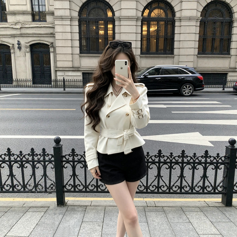 Good morning, Fanfan Beichuan Jingzi. Women's autumn trench coat with straight shoulder, stand-up collar, British style, irregular mid-length design Good morning, Fanfan Beichuan Jingzi. Women's autumn trench coat with straight shoulder, stand-up collar, British style, irregular mid-length design