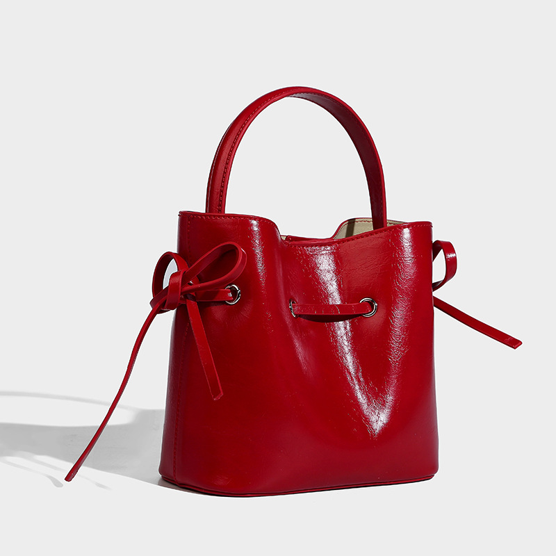 Diseño de nicho bolsa de cubo de cuerda de bombeo bolso de mujer 2025 nuevo bolso bolso mariposa bolso de moda suave bolso de hombro