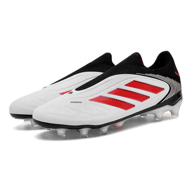 Nuevos zapatos de fútbol de moda transfronterizos para hombres y mujeres con clavos largos para jóvenes antideslizantes sin correa de fábrica directa