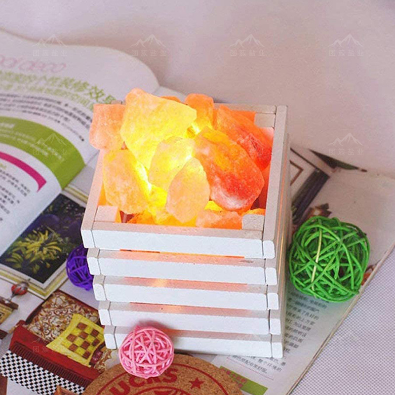 Manufacturers Himalayan crystal salt lamp European wooden frame container salt lamp fashion creative desk lamp bedroom bedside lamp